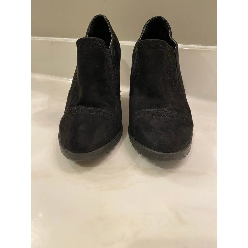 White Mountain Black Faux Suede Women’s‎ Size 10 M Bootie like Slip on Heels